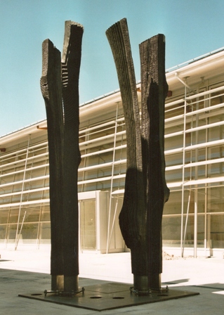 angererfranz-Natur Mensch Technik'vier Skulpturen, Eichenholz, 5 m hoch, Staatsauftrag fue!r FH Holz Rosenheim .jpg